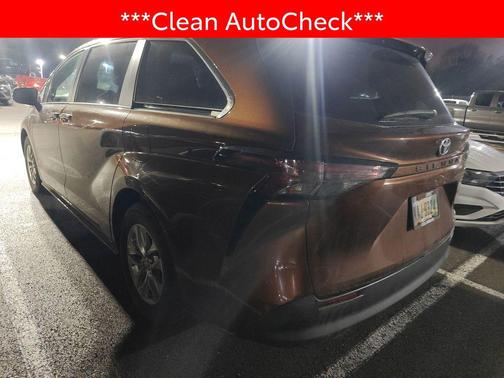 2023 Toyota Sienna LE