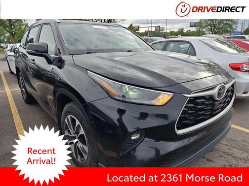 Midnight Black Metallic 2024 Toyota Highlander XLE