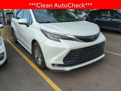 Wind Chill Pearl 2022 Toyota Sienna XLE