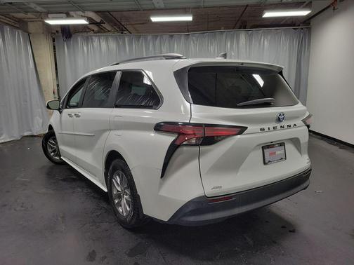 Wind Chill Pearl 2022 Toyota Sienna XLE