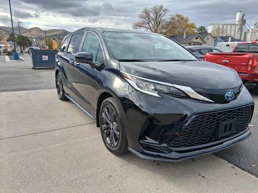 2022 Toyota Sienna LE