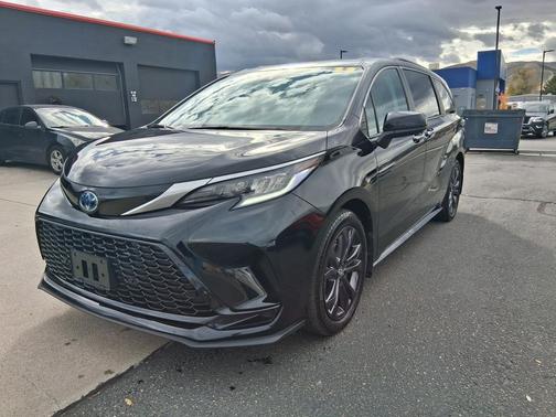 2022 Toyota Sienna LE