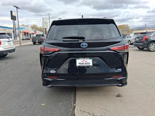 2022 Toyota Sienna LE