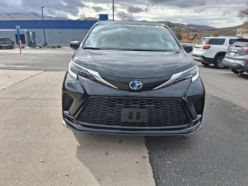 2022 Toyota Sienna LE