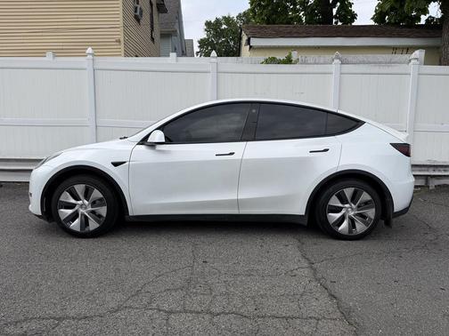Pearl White Multi-Coat 2021 Tesla Model Y Standard Range Rear-Wheel Drive