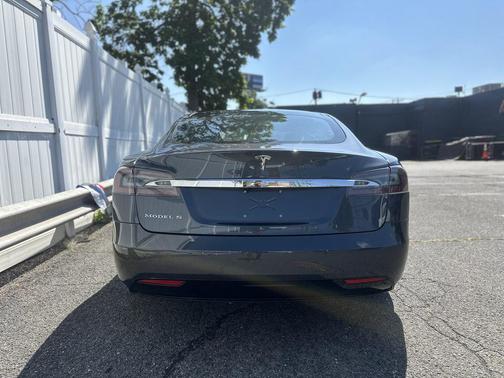 2016 Tesla Model S 75D