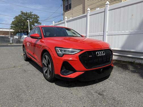 ORANGE 2021 Audi e-tron Sportback Prestige