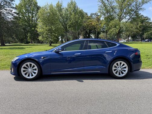 Deep Blue Metallic 2017 Tesla Model S 90D