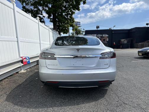 2016 Tesla Model S 90D