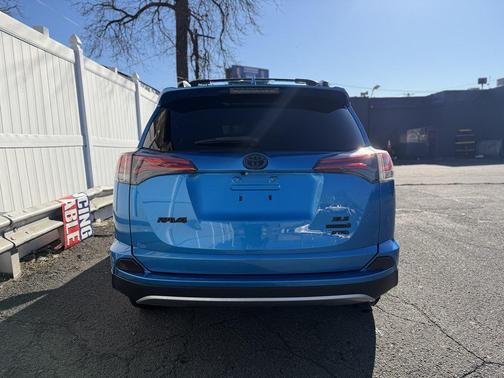 2017 Toyota RAV4 Hybrid XLE