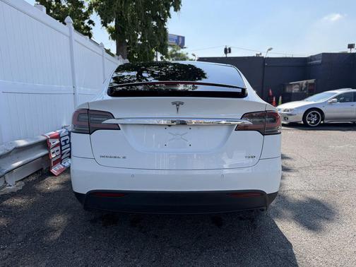 Pearl White Multi-Coat 2017 Tesla Model X 75D