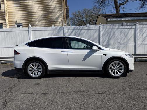 Pearl White Multi-Coat 2017 Tesla Model X 75D