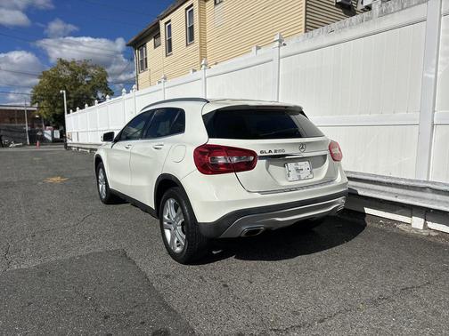 2017 Mercedes-Benz GLA 250 Base