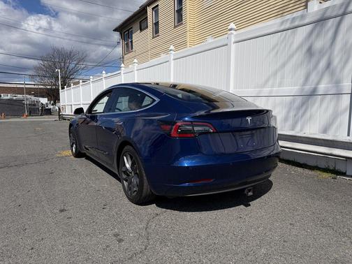 Deep Blue Metallic 2018 Tesla Model 3 Performance