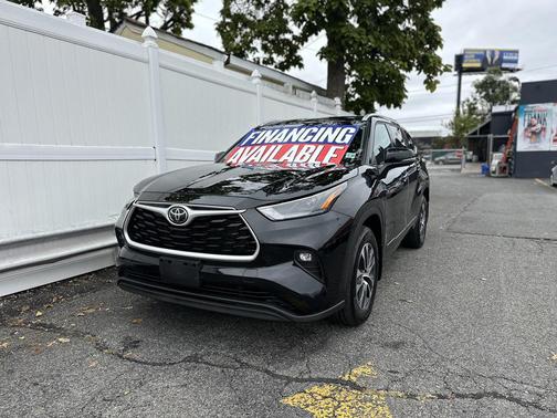 2022 Toyota Highlander XLE