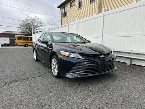 2020 Toyota Camry Hybrid XLE