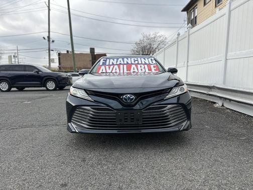 2020 Toyota Camry Hybrid XLE