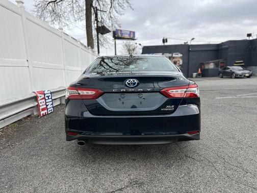2020 Toyota Camry Hybrid XLE