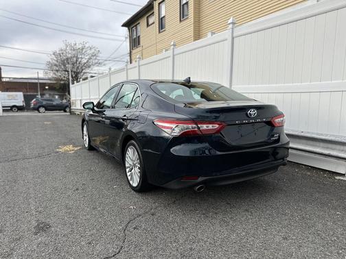 2020 Toyota Camry Hybrid XLE