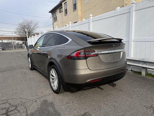 BROWN 2016 Tesla Model X 90D