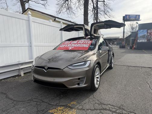 BROWN 2016 Tesla Model X 90D