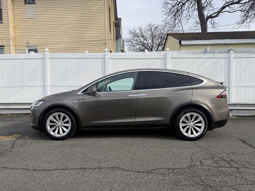 BROWN 2016 Tesla Model X 90D