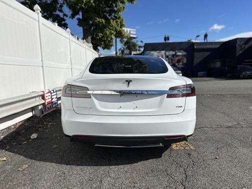 2015 Tesla Model S 70D