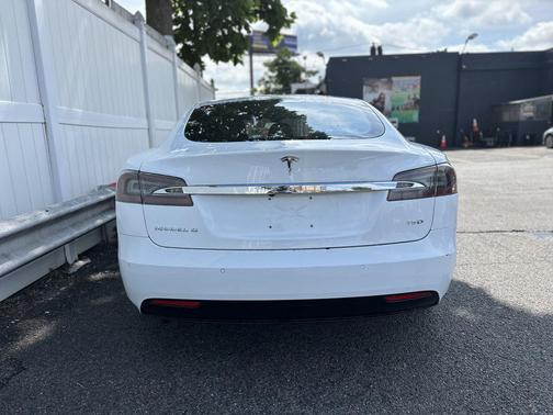 2016 Tesla Model S 75D