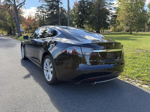 BLACK 2015 Tesla Model S 85D