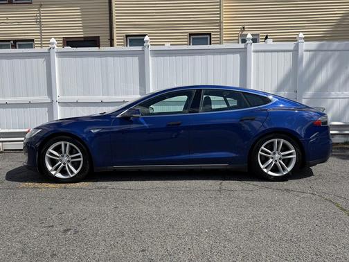 Deep Blue Metallic 2016 Tesla Model S 90D