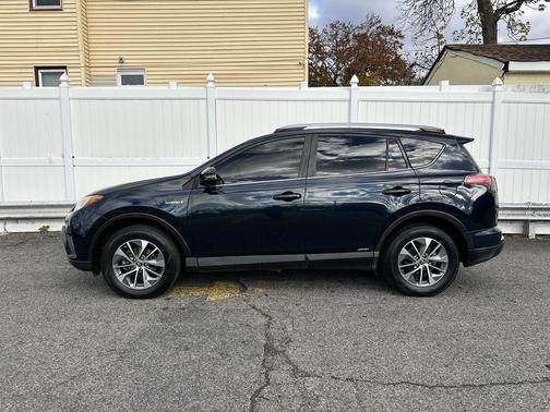 2018 Toyota RAV4 Hybrid XLE