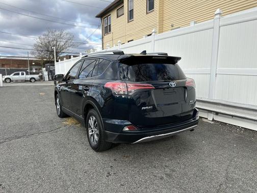 2018 Toyota RAV4 Hybrid XLE