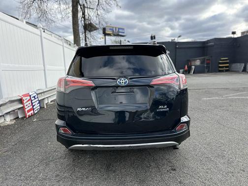 2018 Toyota RAV4 Hybrid XLE