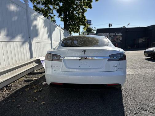 2016 Tesla Model S 75D