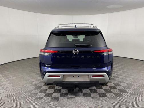 2023 Nissan Pathfinder SL 4WD
