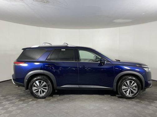 2023 Nissan Pathfinder SL 4WD