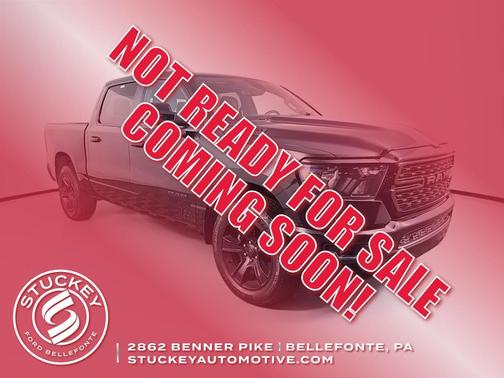 Diamond Black Crystal Pearlcoat 2023 RAM 1500 Big Horn/Lone Star