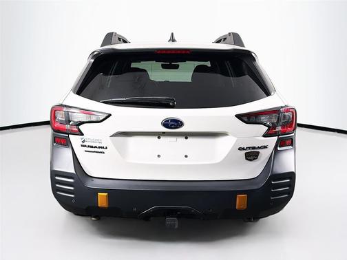 Crystal White Pearl 2024 Subaru Outback Wilderness
