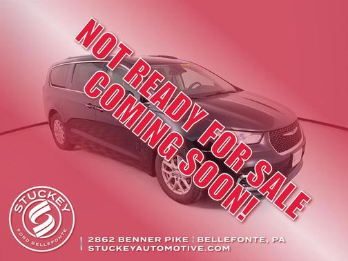 Brilliant Black Crystal Pearlcoat 2021 Chrysler Pacifica Touring L