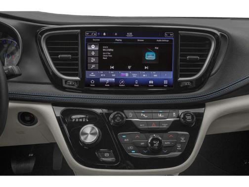 Brilliant Black Crystal Pearlcoat 2021 Chrysler Pacifica Touring L