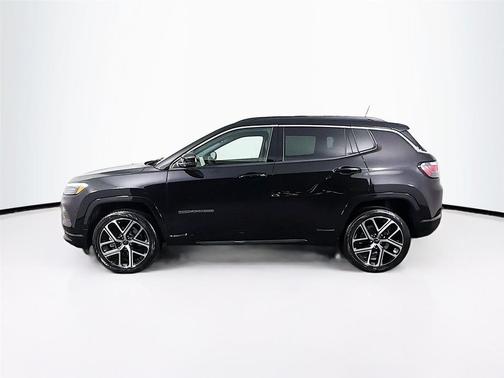 Diamond Black Crystal Pearlcoat 2025 Jeep Compass Limited
