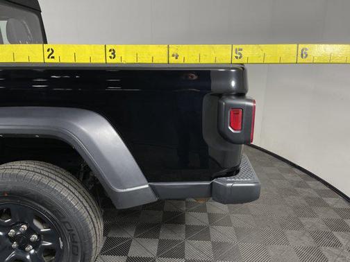 2024 Jeep Gladiator Sport