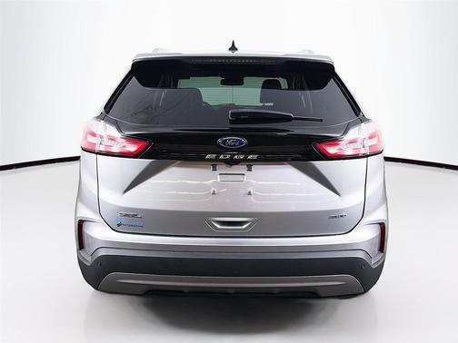 Iconic Silver Metallic 2024 Ford Edge SEL