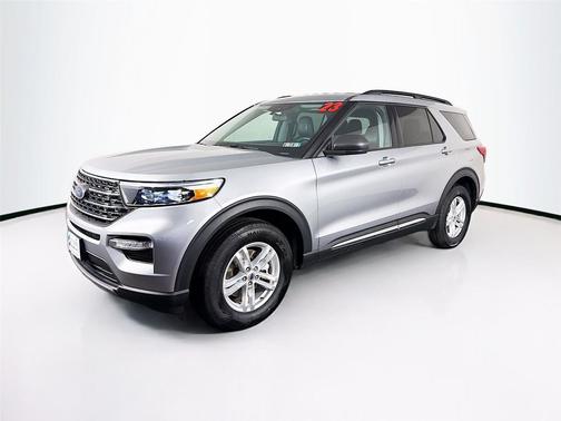 Iconic Silver Metallic 2023 Ford Explorer XLT