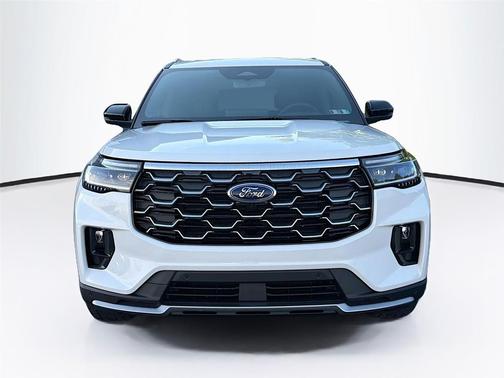 Star White Metallic Tri-Coat 2026 Ford Explorer Platinum