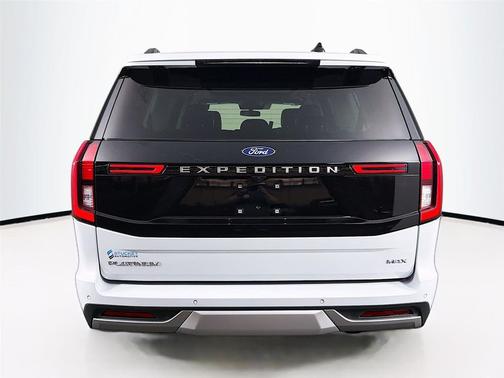 Space Silver 2025 Ford Expedition Max Platinum