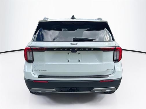 Star White Metallic Tri-Coat 2026 Ford Explorer Active