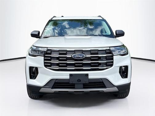 Star White Metallic Tri-Coat 2026 Ford Explorer Active