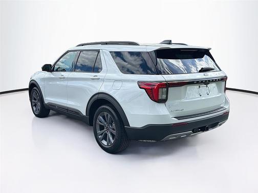 Star White Metallic Tri-Coat 2026 Ford Explorer Active