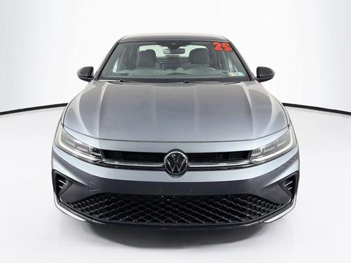 Deep Black Pearl 2025 Volkswagen Jetta 1.5T Sport